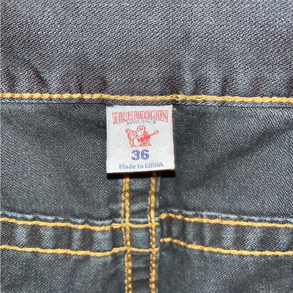 TRUE RELIGION EBGD MOONLIGHT
MARBLE RIPPED STRAIGHT FLAP RED
ORANGE SN SIZE 36 - Picture 10 of 12